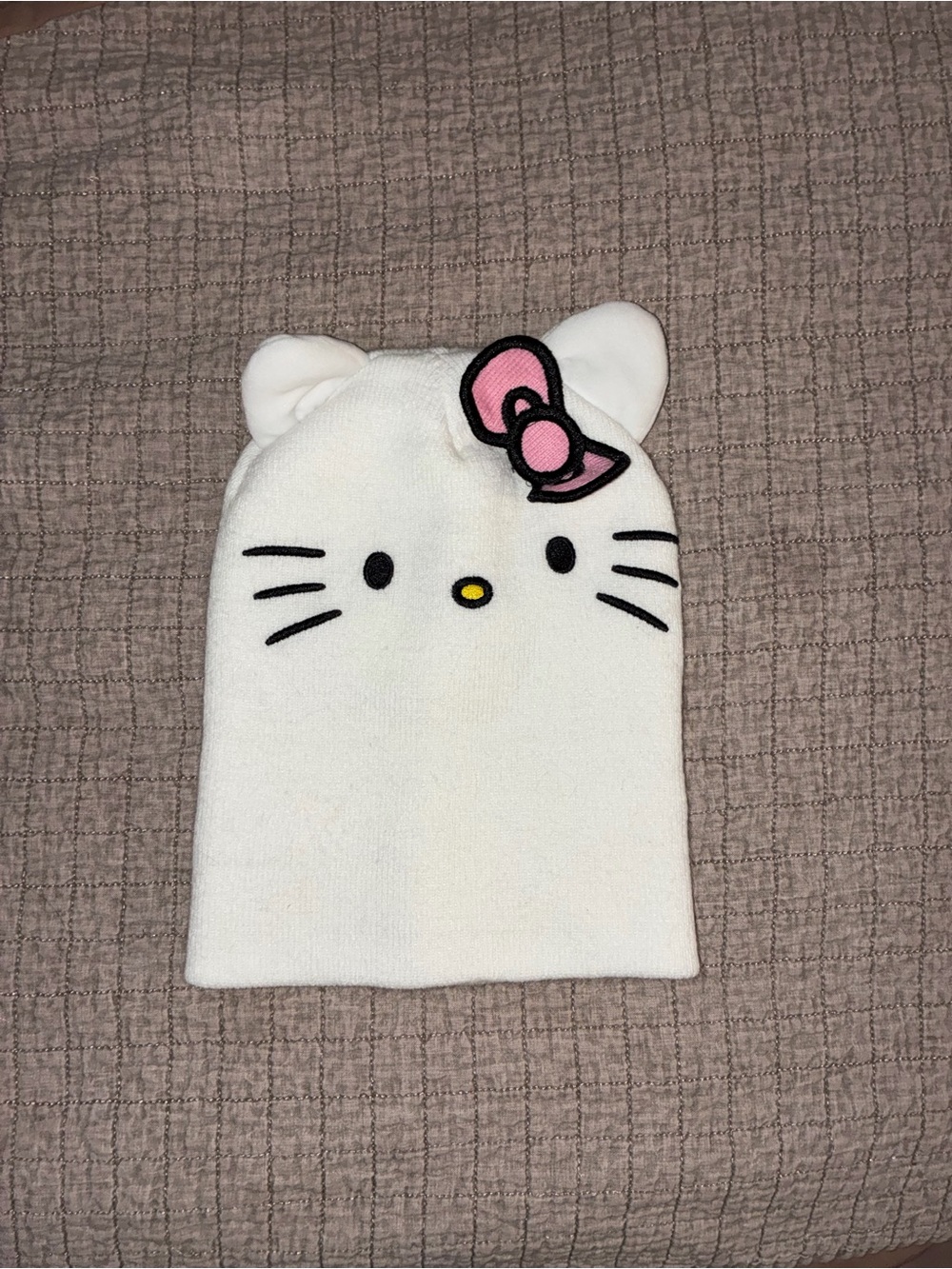 Sanrio White Hello Kitty Beanie with Pink Bow